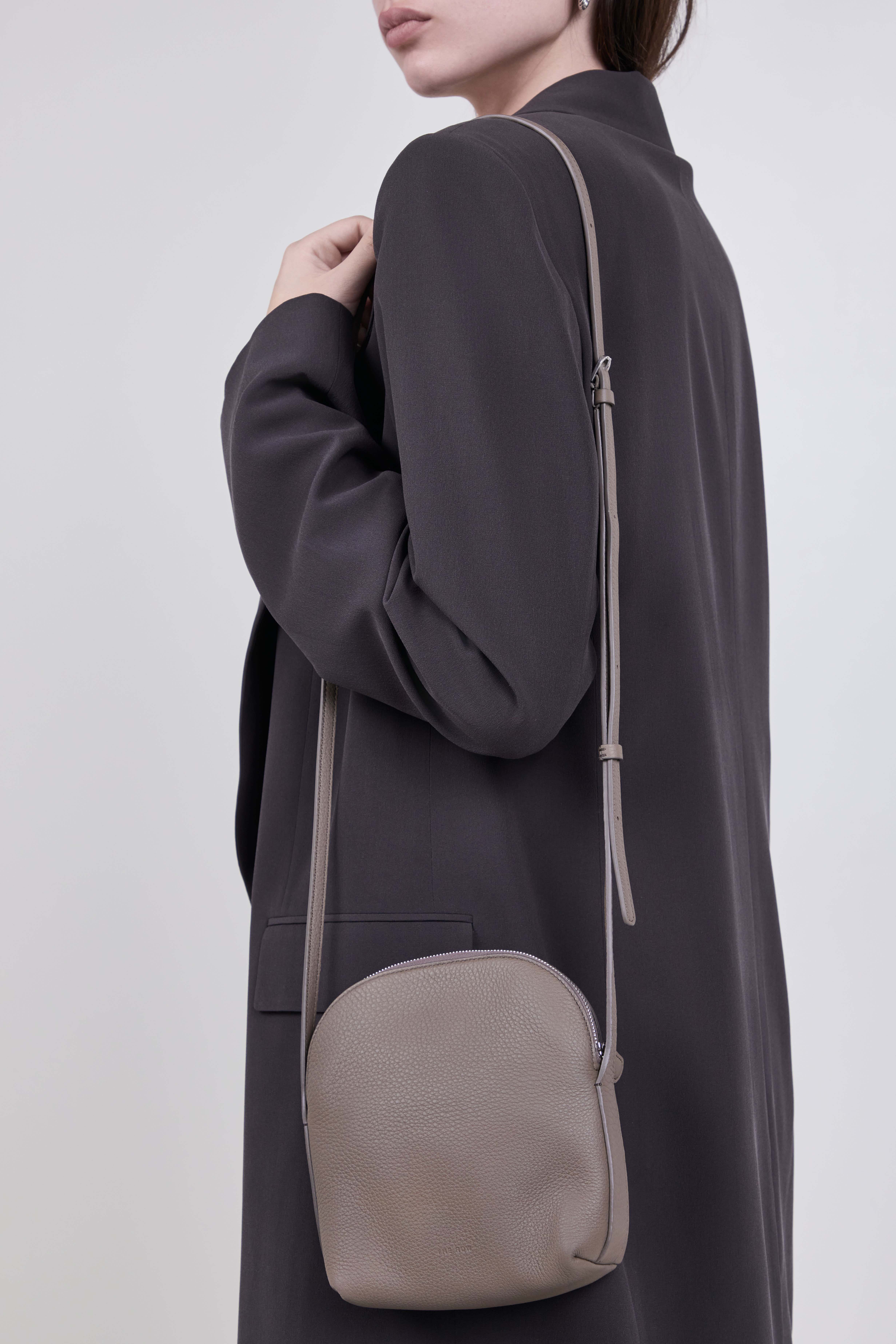 תיק קרוסבודי אנני